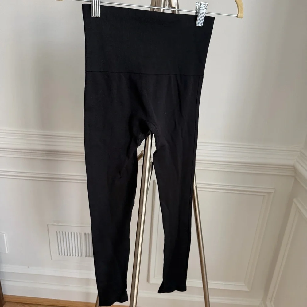 SPANXShape Black Ribbed Knit Leggings Small